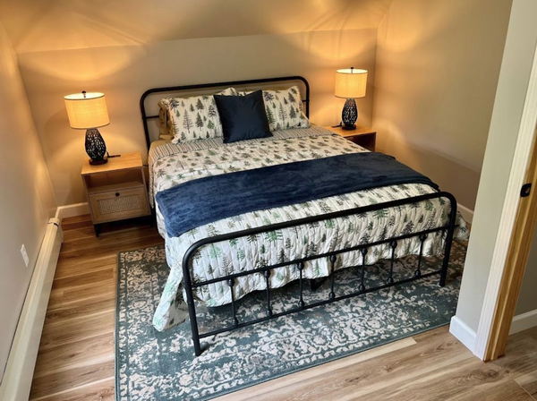 CJs UP North Inn (Browns Motel) - Web Listing (newer photo)